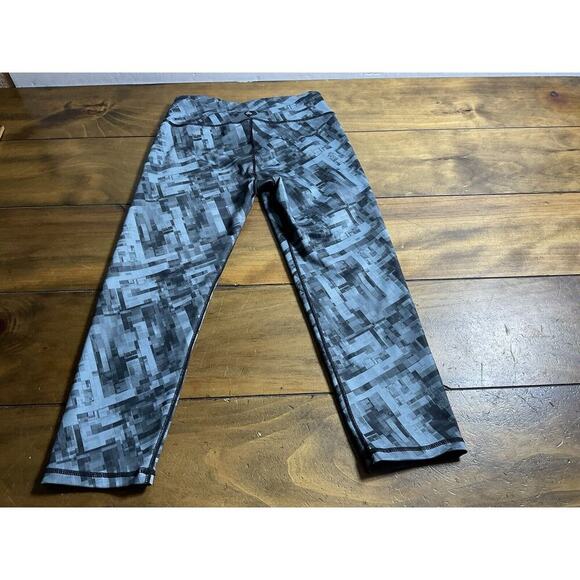PRANA WOMEN'S CAPRI ATHLETIC LEGGINGS GREY GEOMETRIC SZ SM - Picture 2 of 9
